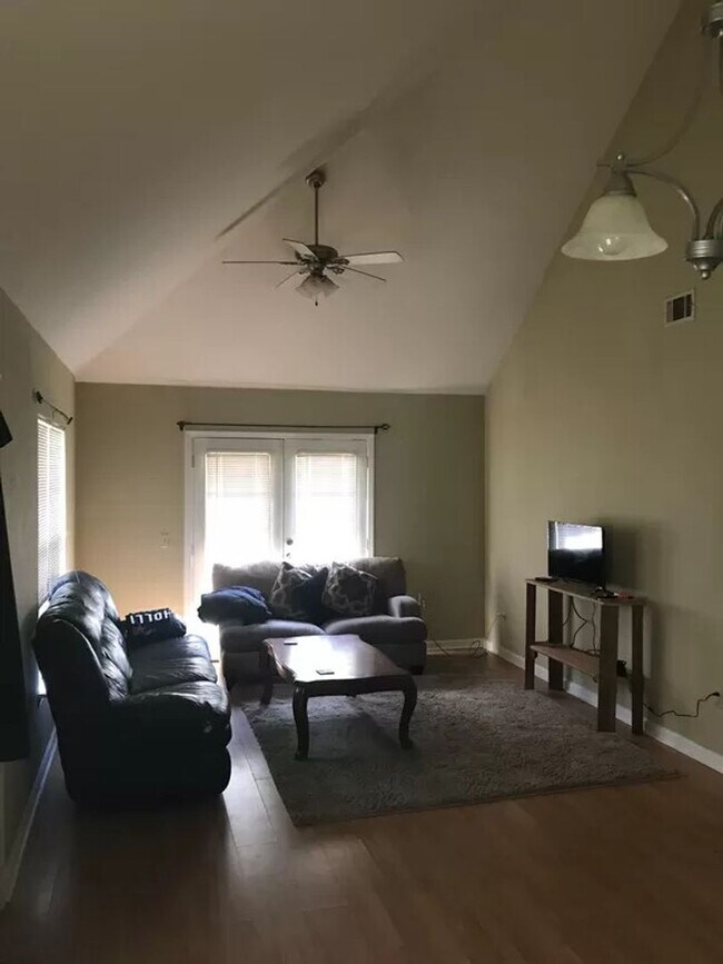 Foto del edificio - 3 Bed/2 Bath