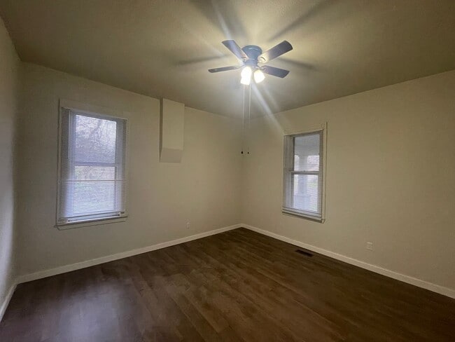 Building Photo - 3 Bed 1.5 Bath in Paducah
