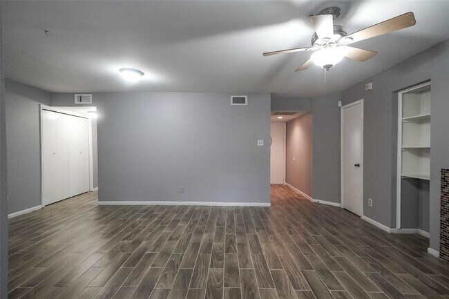 Foto del edificio - 12400 Overbrook Ln