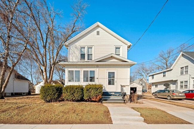 Building Photo - 841 Cherry St