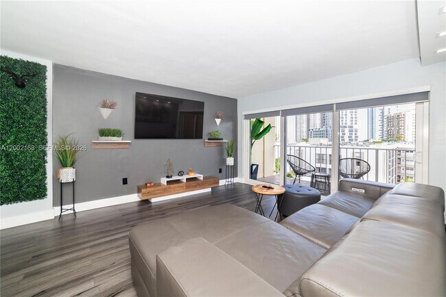 Foto del edificio - 200 178th Dr