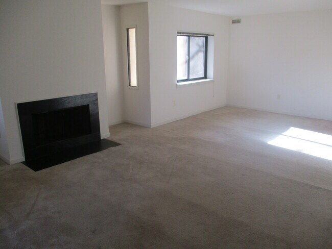 Foto del edificio - Beautiful 3 Bedroom Condo in Columbia!
