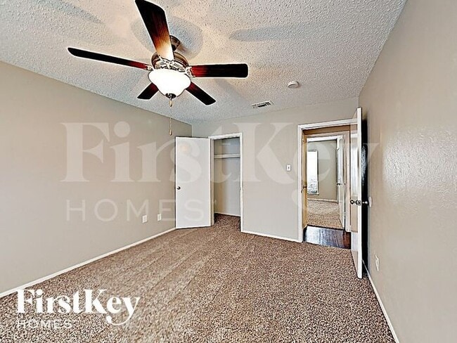 Building Photo - 1225 Cove Dr