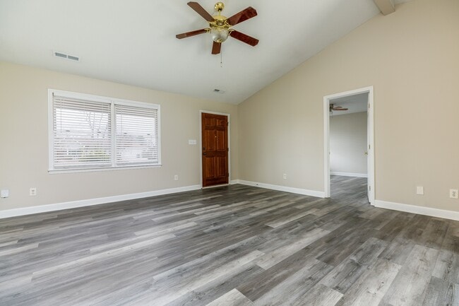 Foto del edificio - 220 Saddle Rock Ct