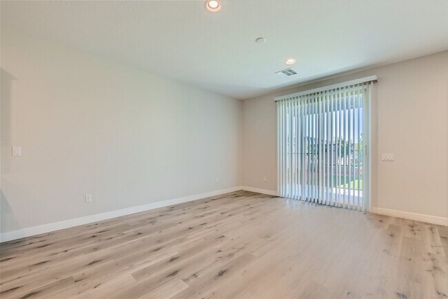Foto del edificio - Gorgeous 2019 Build Home with Beautifully Landscaped Backyard! (COMING SOON)