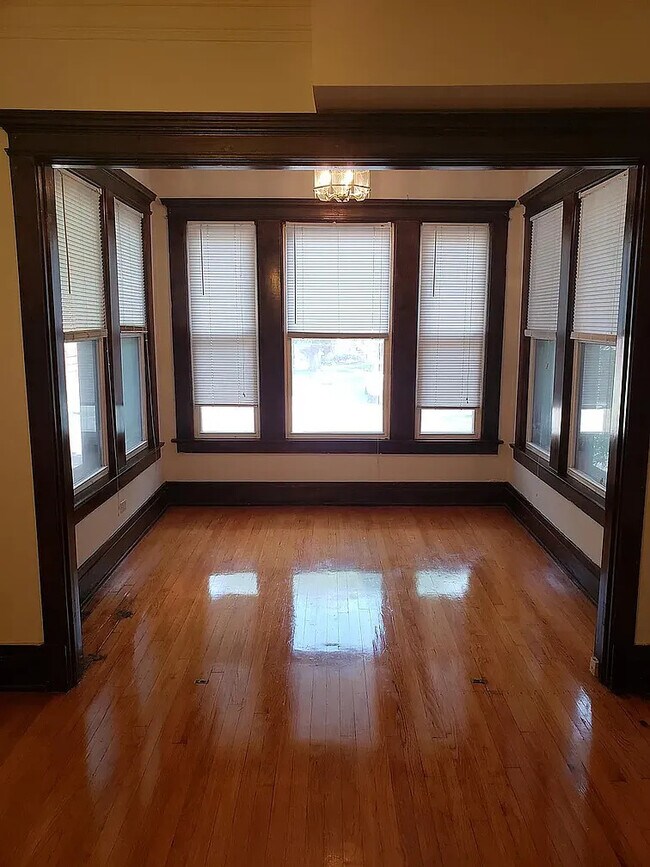 Foto del edificio - 5836 N Glenwood Ave