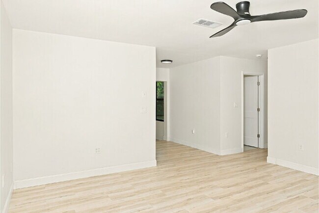 Building Photo - Fully Renovated 3/2 Near Manasota Beach with a Sunroom and a Big Backyard