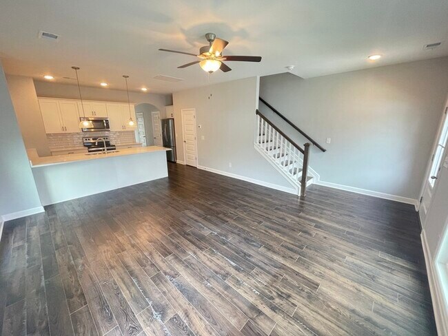 Building Photo - Waterford Village 2 bedroom townhome!
