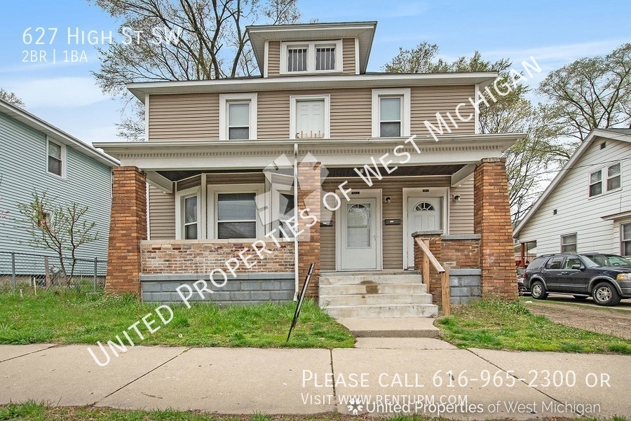 Foto principal - Available Now |2 Bed 1 Bath Lower Level Ap...