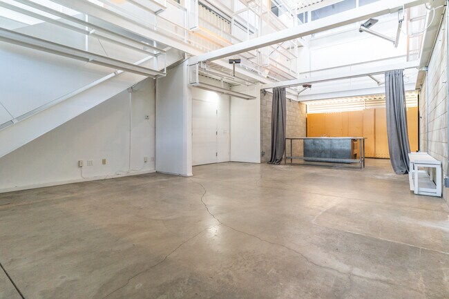 Building Photo - 2235 Hyperion Ave