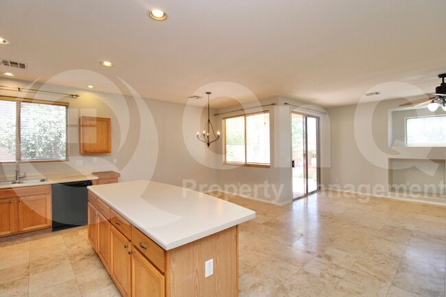 Foto del edificio - 7041 E Keats Ave