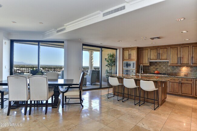 Foto del edificio - 7175 E Camelback Rd