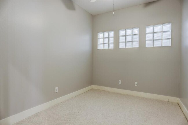 Foto del edificio - 9814 Samantha Suzanne Ct