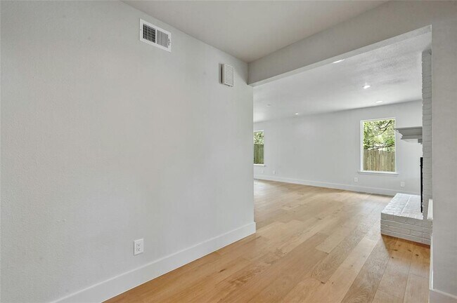Foto del edificio - 1305 Kenwood Ave