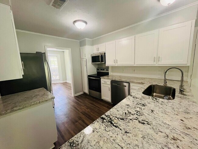 Building Photo - 1345 Stanton Dr