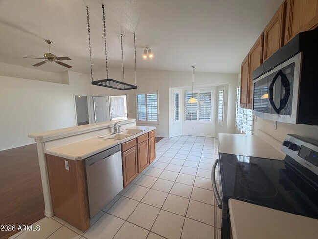 Foto del edificio - 12054 S 44th St