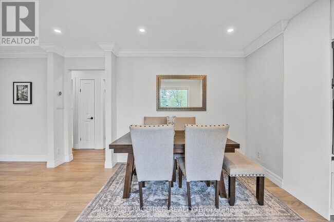 Building Photo - 61 William St E