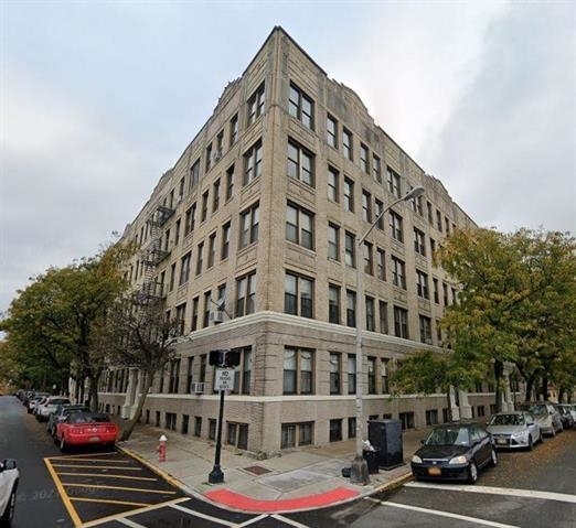 Primary Photo - 845 Boulevard E