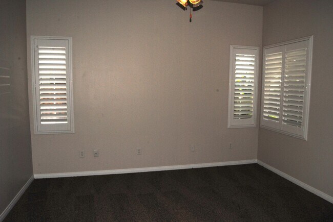 Foto del edificio - 11130 Dawson Falls Ave