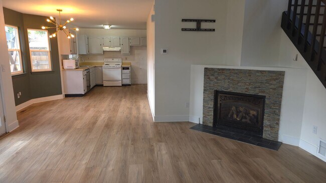 Foto del edificio - Tri-level home near Ft. Carson!!!