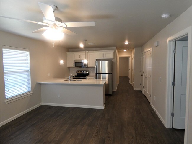 Building Photo - 409 Vail Cir