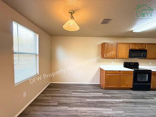 Foto del edificio - 2-Story 4 BR Home with Large Backyard & Game Room