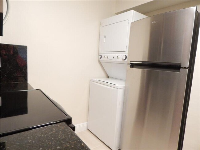 Foto del edificio - 844 Twin Lakes Dr