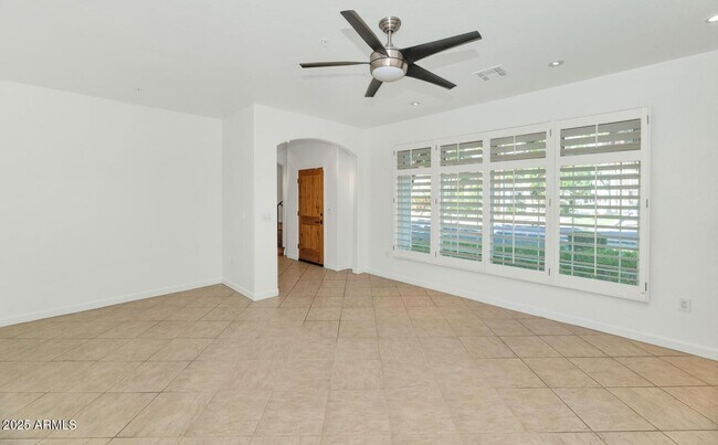 Foto del edificio - 229 W Portland St