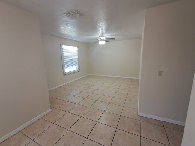 Foto del edificio - 1837 S Markley Ct