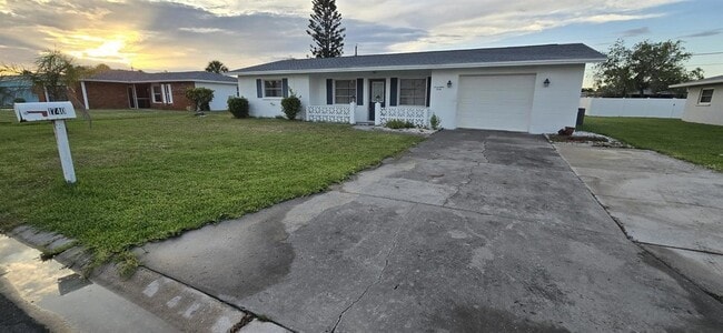 Building Photo - 1740 Elinor Pl