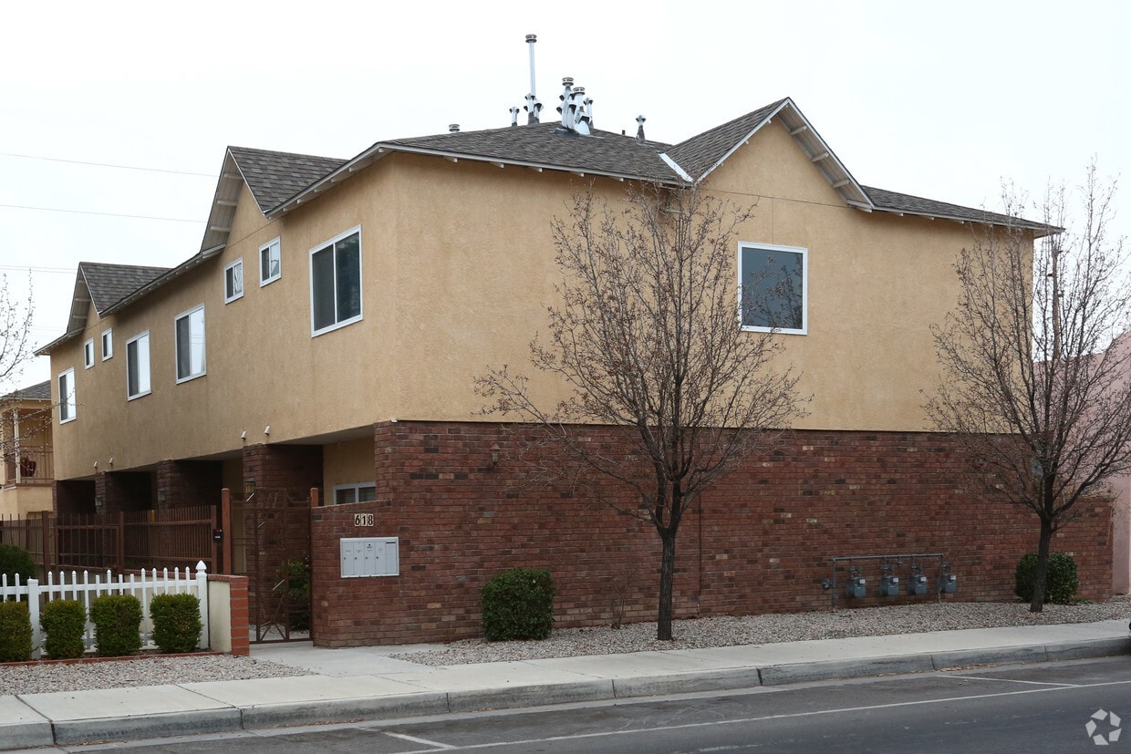 Primary Photo - 618 Coal Ave SW