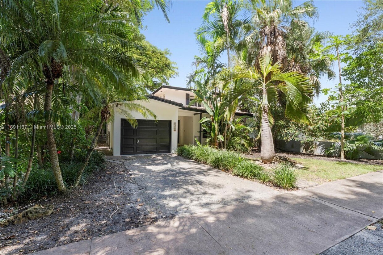 Foto principal - 5520 San Vicente St