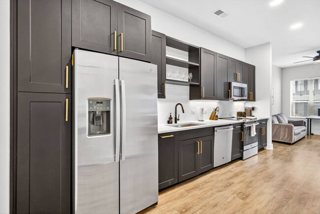 Foto del edificio - 1001 N Himes Ave