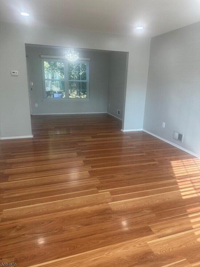 Foto del edificio - 150 McNair Ct