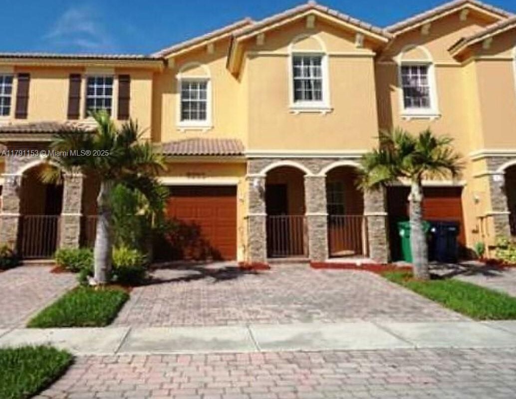 Foto principal - 9283 SW 219th St