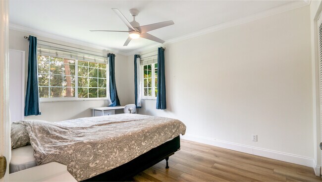 Building Photo - 6525 Via Regina