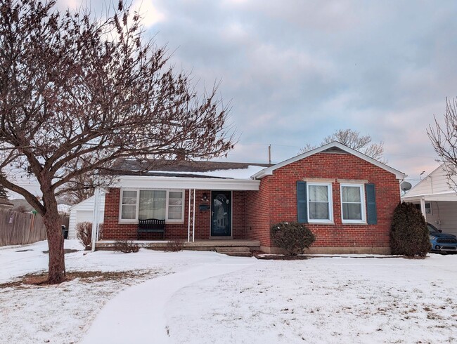 Building Photo - 3 Min to WPAFB! Adorable 3 Bedroom Brick H...