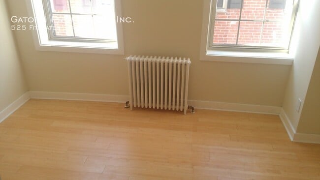 Foto del edificio - Great 2 bedroom Trinity HOUSE FOR RENT!