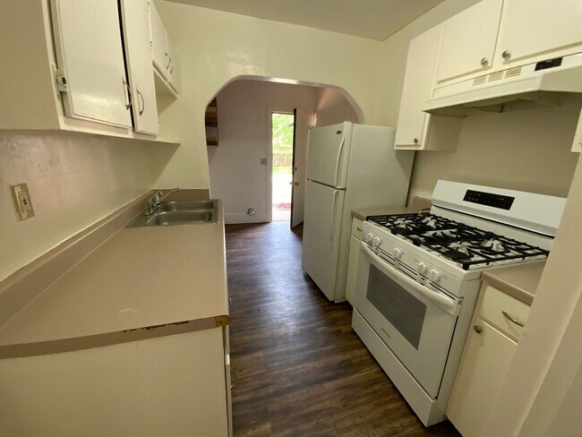 Building Photo - Refreshing 1 bedroom 1 bath!