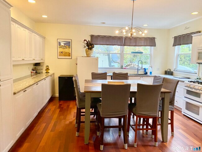 Foto del edificio - 1908 Stratfield Rd