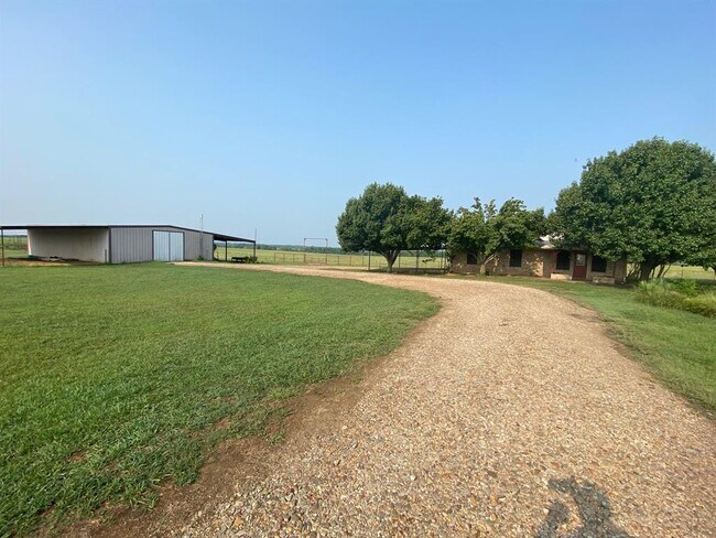 Building Photo - 496 Farm Rd