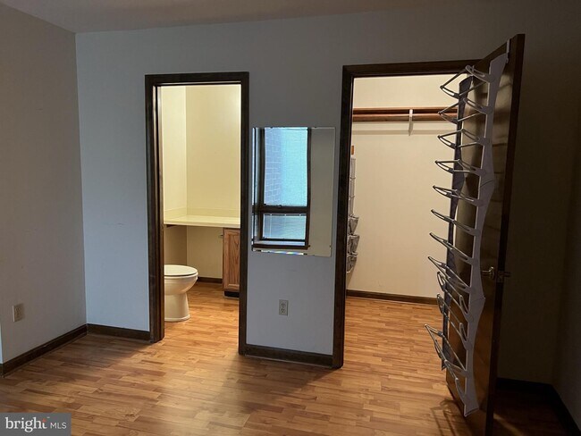 Building Photo - 23243 Rosewood Ct