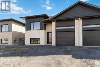 Building Photo - 358 Hazel Cres