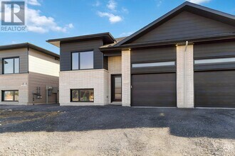 Building Photo - 358 Hazel Cres
