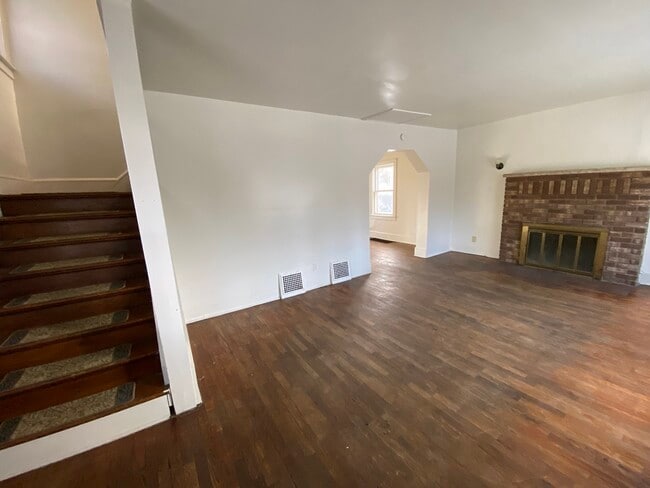 Building Photo - 2425 Overhill Rd