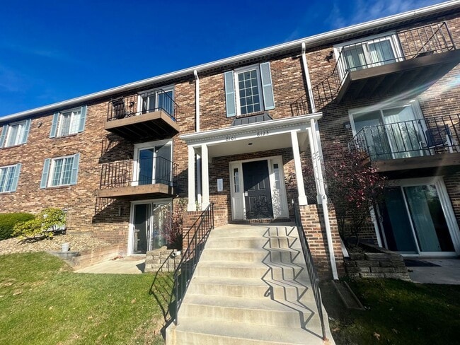 Building Photo - Stunning Condo Unit - 2 Bedroom with Balcony - Hopewell Township