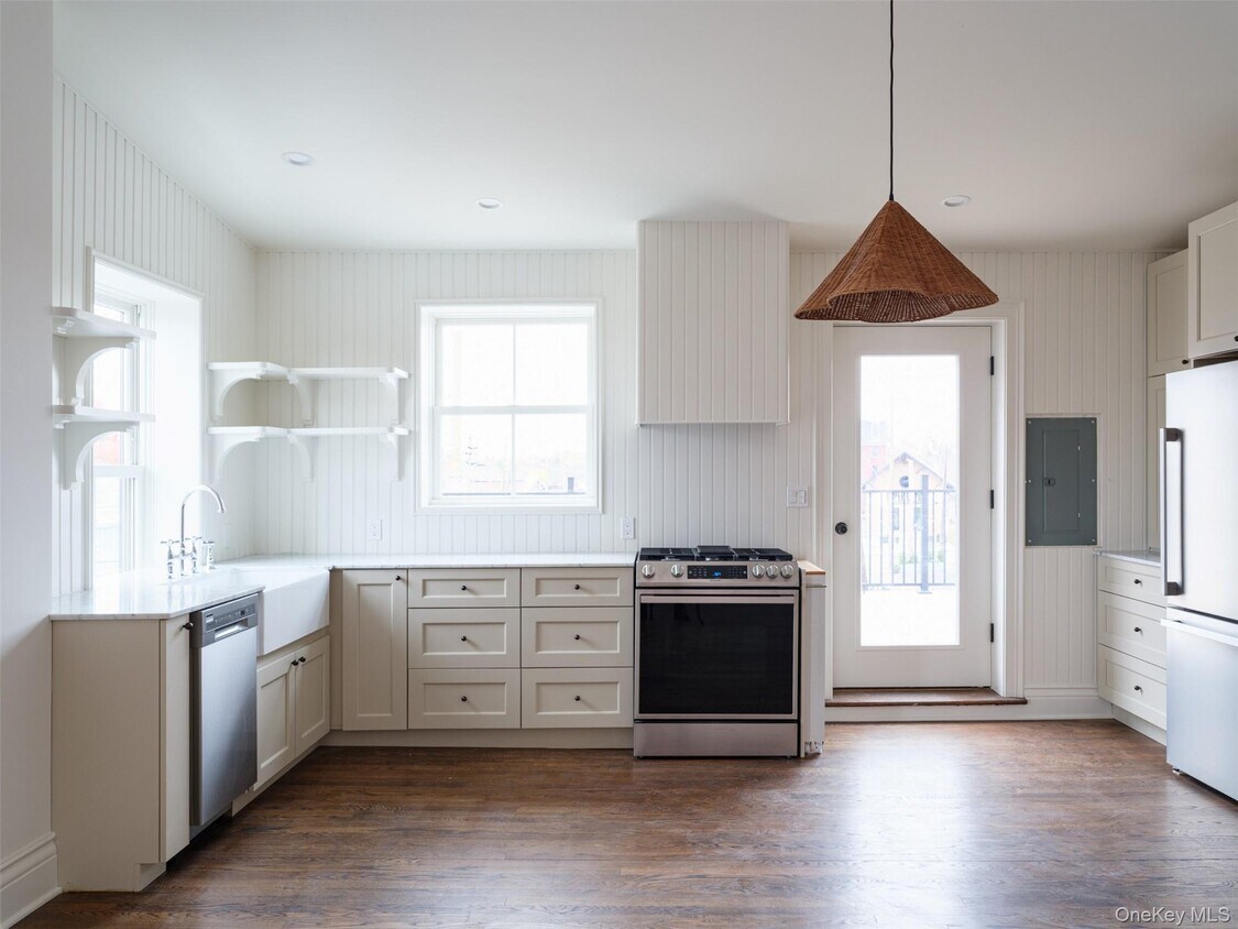 Foto principal - 702-704-704 Columbia St