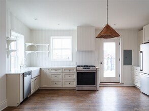 Building Photo - 702-704-704 Columbia St