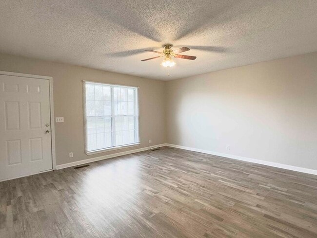 Building Photo - 1012 Cooper Dr