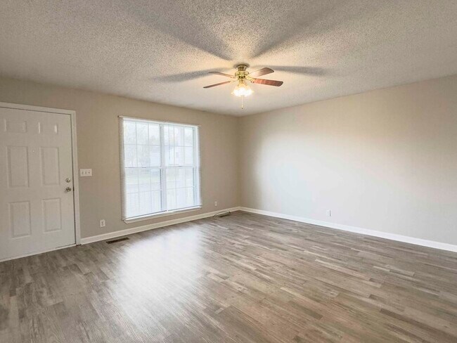 Foto del edificio - 1012 Cooper Dr